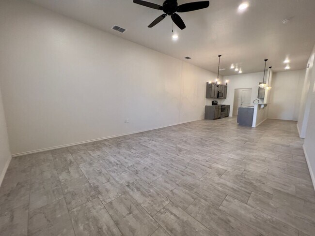 Building Photo - Beautiful 2-Bedroom Townhome in Frenship ISD