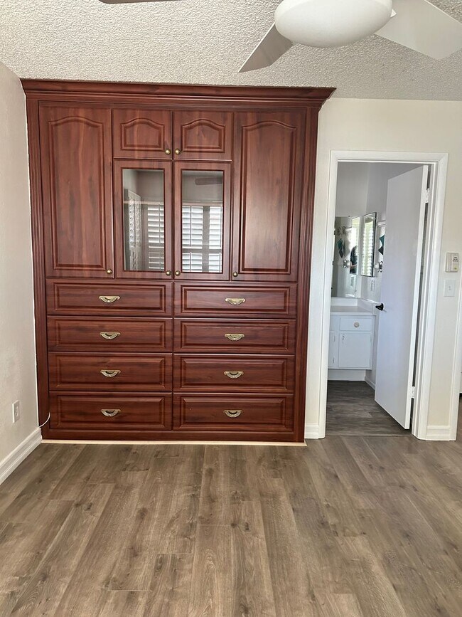 Building Photo - CHARMING 1 STORY - 2 BEDROOM HOME CLOSE TO...