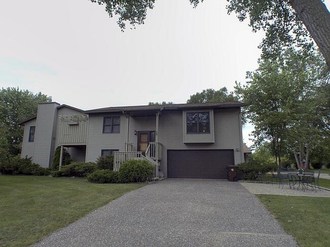 Primary Photo - 2511 Thomas Ct