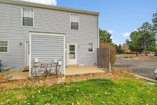 Building Photo - $1,700, 1 bed, 1 bath, located in Lakewood.