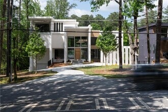 Building Photo - 2650 Fairoaks Rd