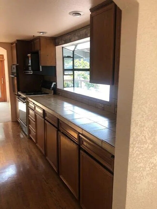 Building Photo - WATERFRONT Gravelly Lake Large 4 Bedroom Home in Lakewood!