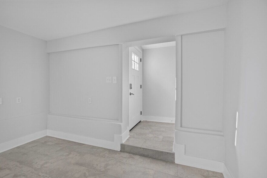 Building Photo - 430 Lawton Ave