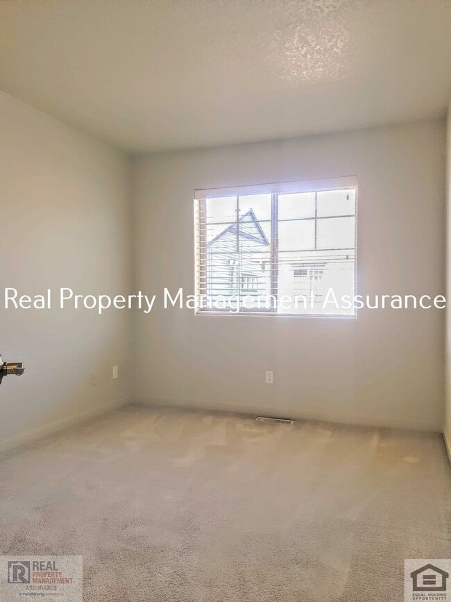 Building Photo - 11906 SW Palermo St