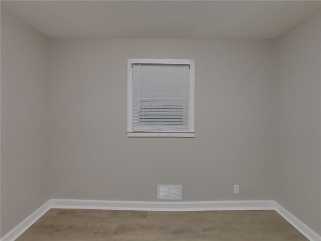 Building Photo - 408 Riverview Dr