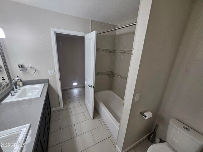 Building Photo - 6002 E Marconi Ave