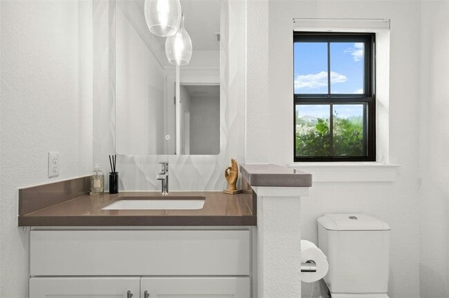 Building Photo - 223 Honey Creek Ct