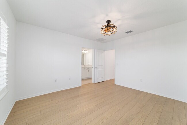Building Photo - 5543 SW 85th Ave Rd
