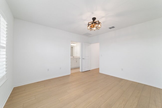 Building Photo - Live the Resort Lifestyle You’ve Been Waiting For in Stone Creek!