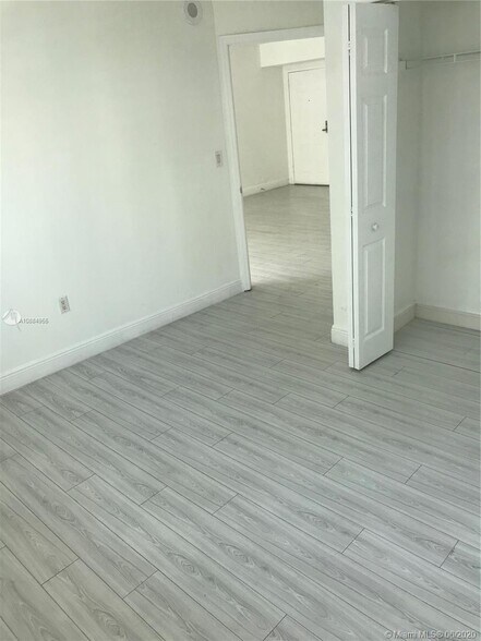 Building Photo - 1155 Brickell Bay Dr