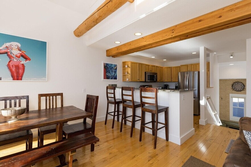 Building Photo - 7 Saddle Ridge Rd