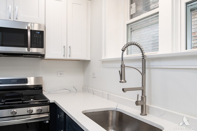 Building Photo - 1820 Gunderson Ave