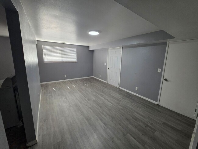 Building Photo - 85 E 200 N