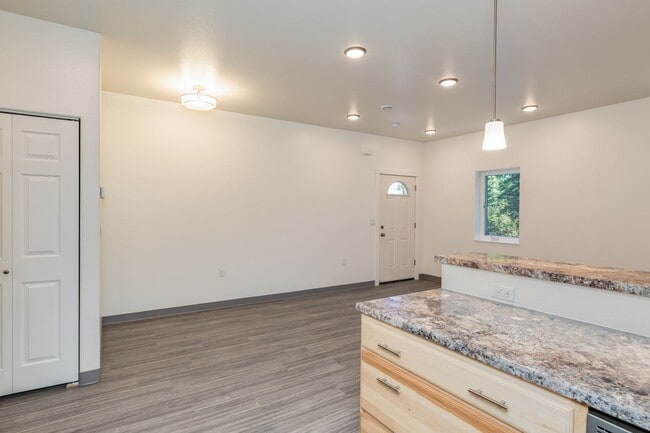 Building Photo - 1240 Shane Ct