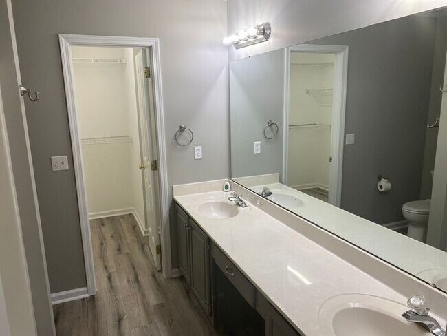 Building Photo - Spacious 3-bedroom home located in Charlotte. $300 off on two months' rent!