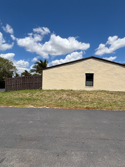 Building Photo - 28151 SW 142nd Ct