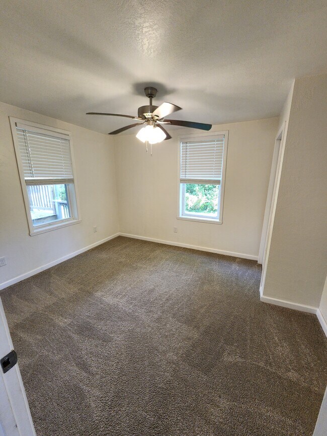 Building Photo - 4701 Elm St