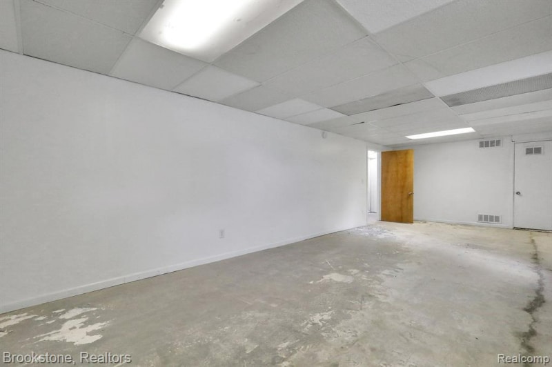 Building Photo - 5031 W Willoughby Rd