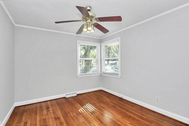 Building Photo - Discover the charm of this brick ranch nestled in the heart of Madison Park