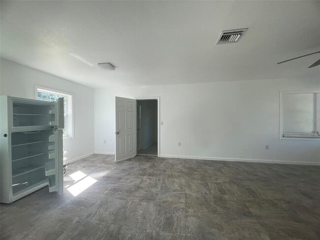 Building Photo - 525 E Helen Ave