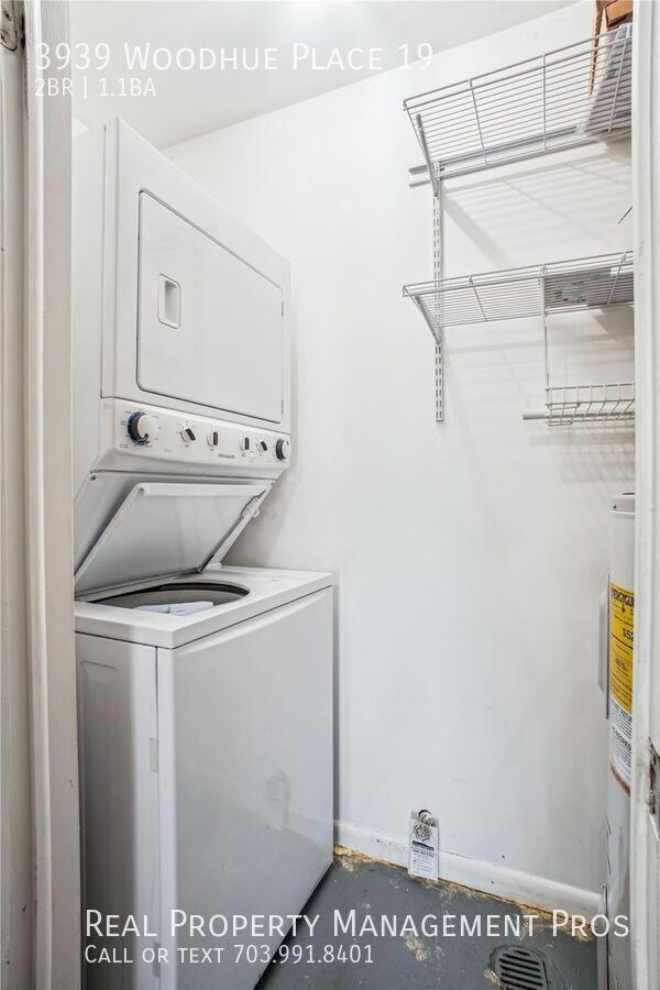 Building Photo - 3939 Woodhue Pl