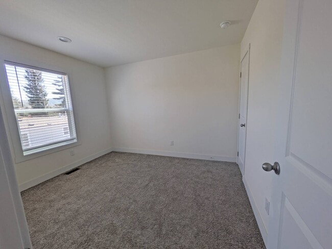 Building Photo - 6656 Pentz Rd