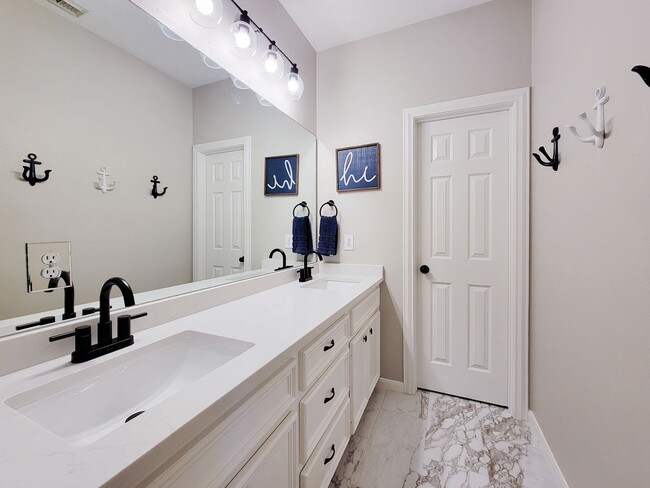 Building Photo - Beautifully designed waterfront property w...