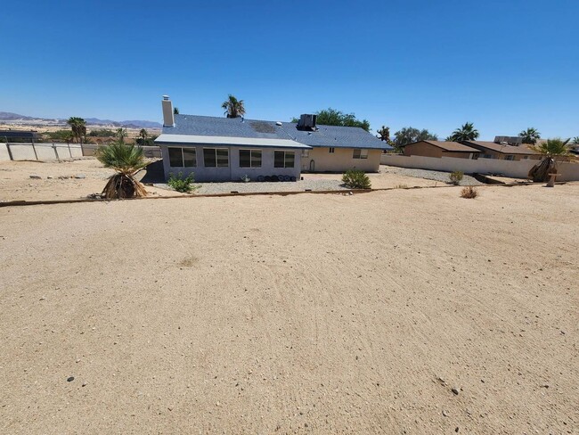 Building Photo - 73939 Desert Dunes Dr