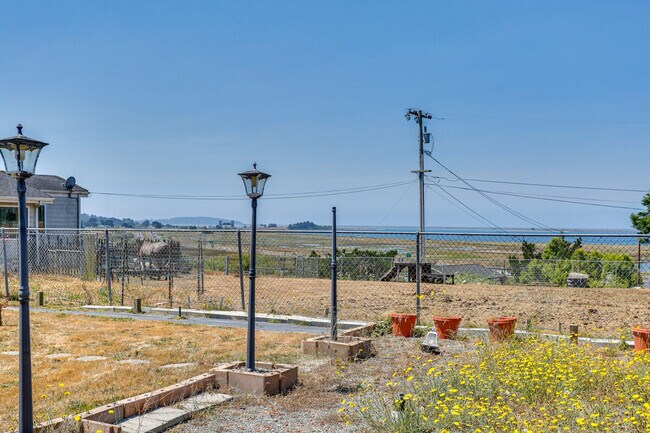 Building Photo - 5370 Bay Pointe Ct