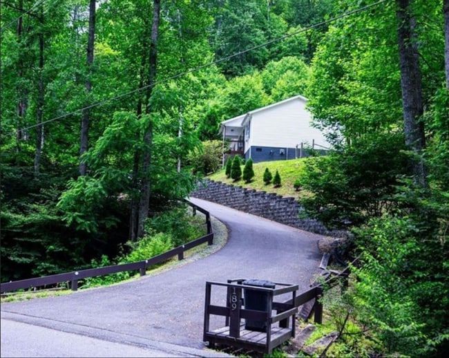 Building Photo - 189 Poplar Hill Dr