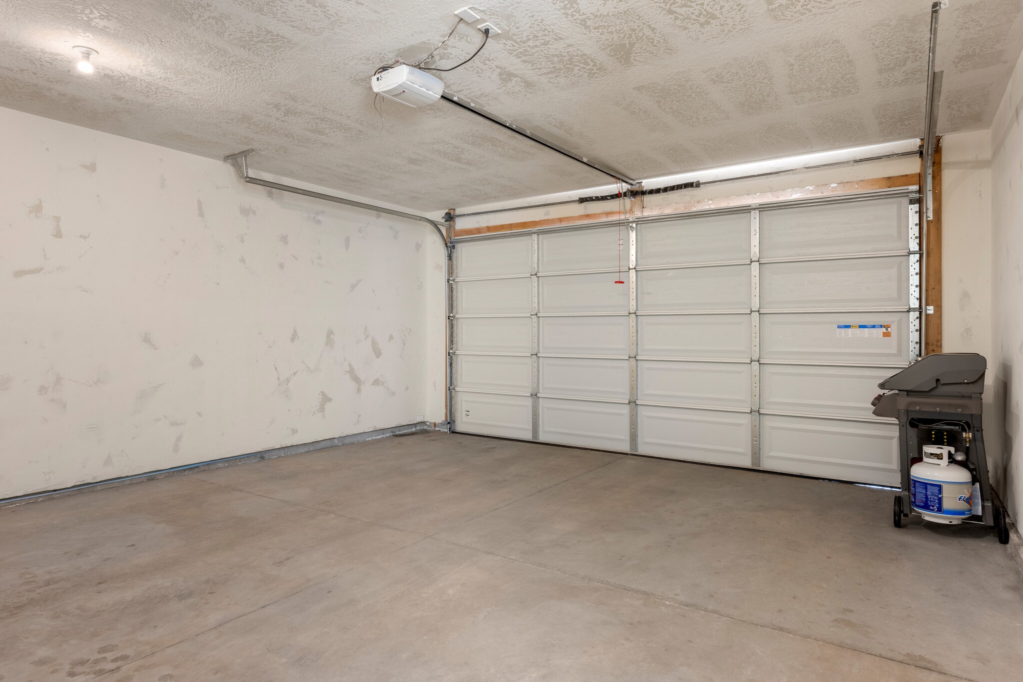 Building Photo - 569 N Richland Valley St