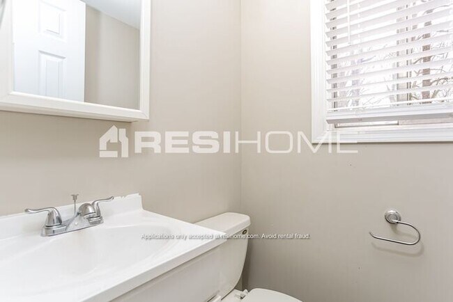 Building Photo - 1585 Plover Road