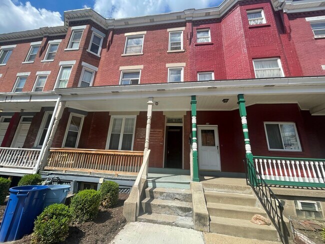 Building Photo - Large 3 BR in South Oakland! Covered Balcony! Close to Campus!