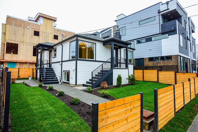 Building Photo - Beautiful 4 bedroom home in Ballard