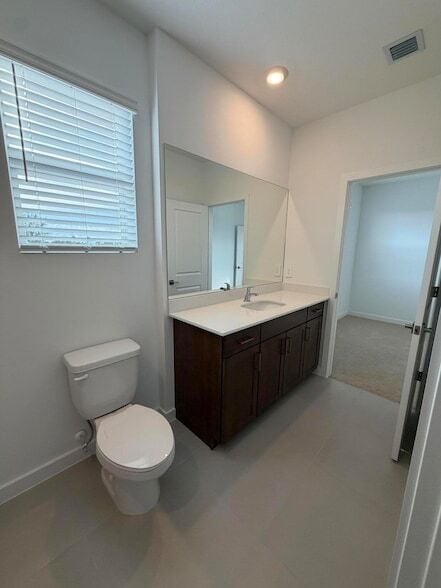 Building Photo - 147 Lakeside Lndg Ct