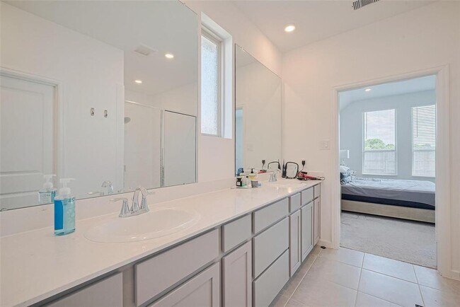 Building Photo - 2430 Dewford Fls Dr