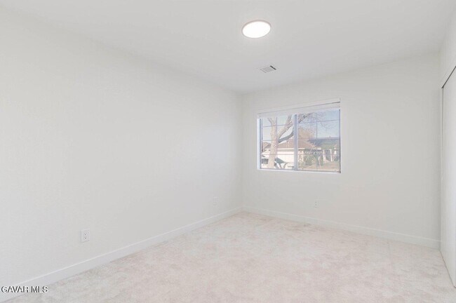 Building Photo - 514 E Ave J 9