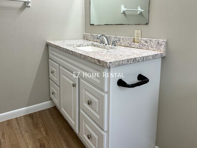 Building Photo - 2101 6th Ave N