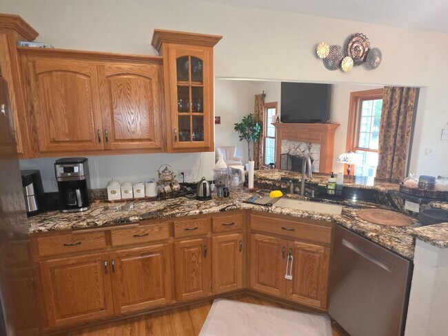 Building Photo - 3 bedroom executive ranch in Sussex
