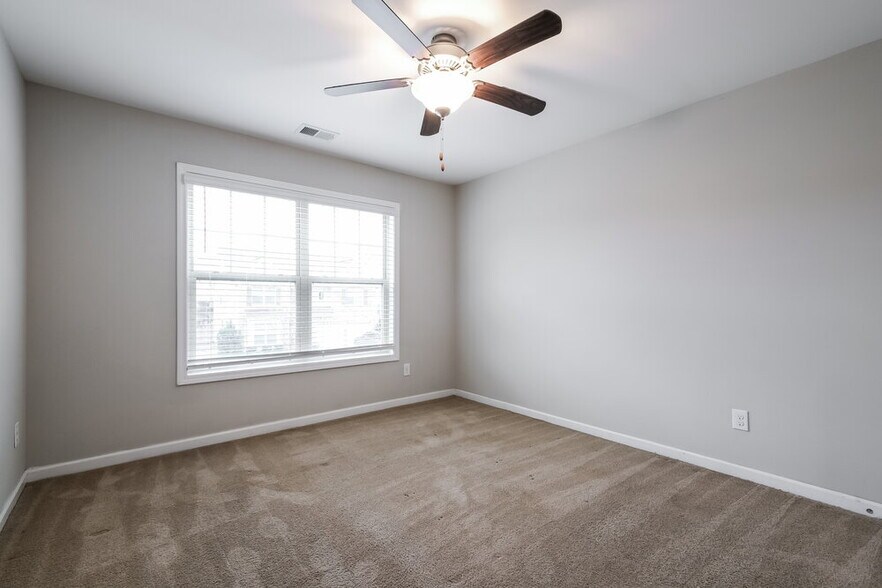 Building Photo - 345 Lenore Ct