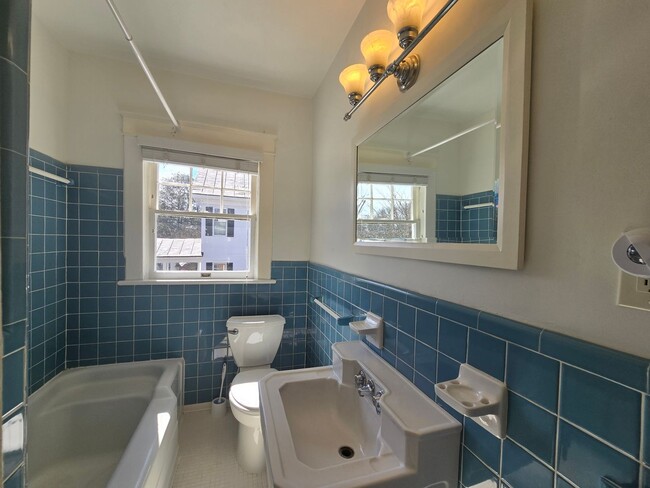 Building Photo - Beautiful Brick 2-Story in Edenton's Historic District