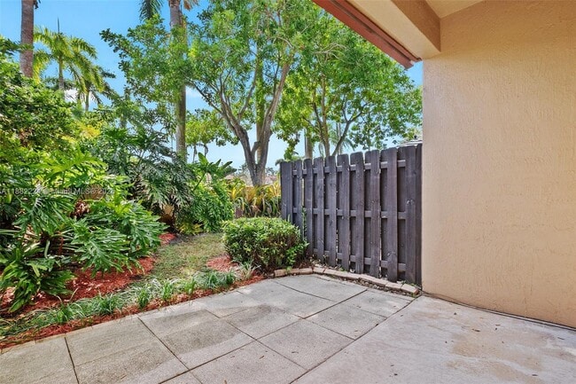 Building Photo - 16011 Emerald Cove Rd