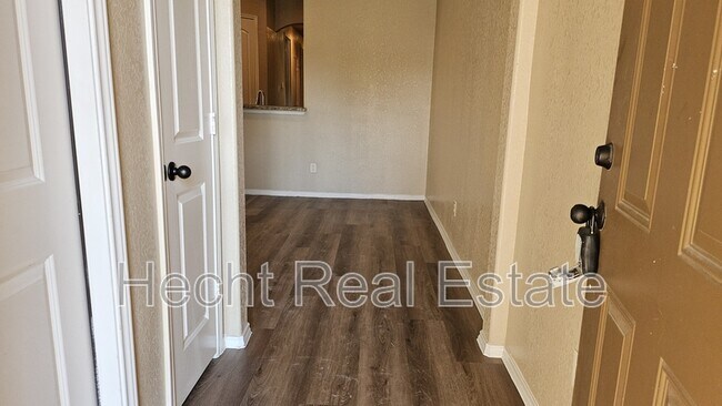 Building Photo - 262 Rosalie Dr