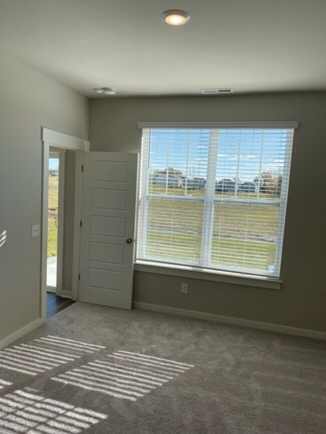 Building Photo - Stunning home in Sawgrass