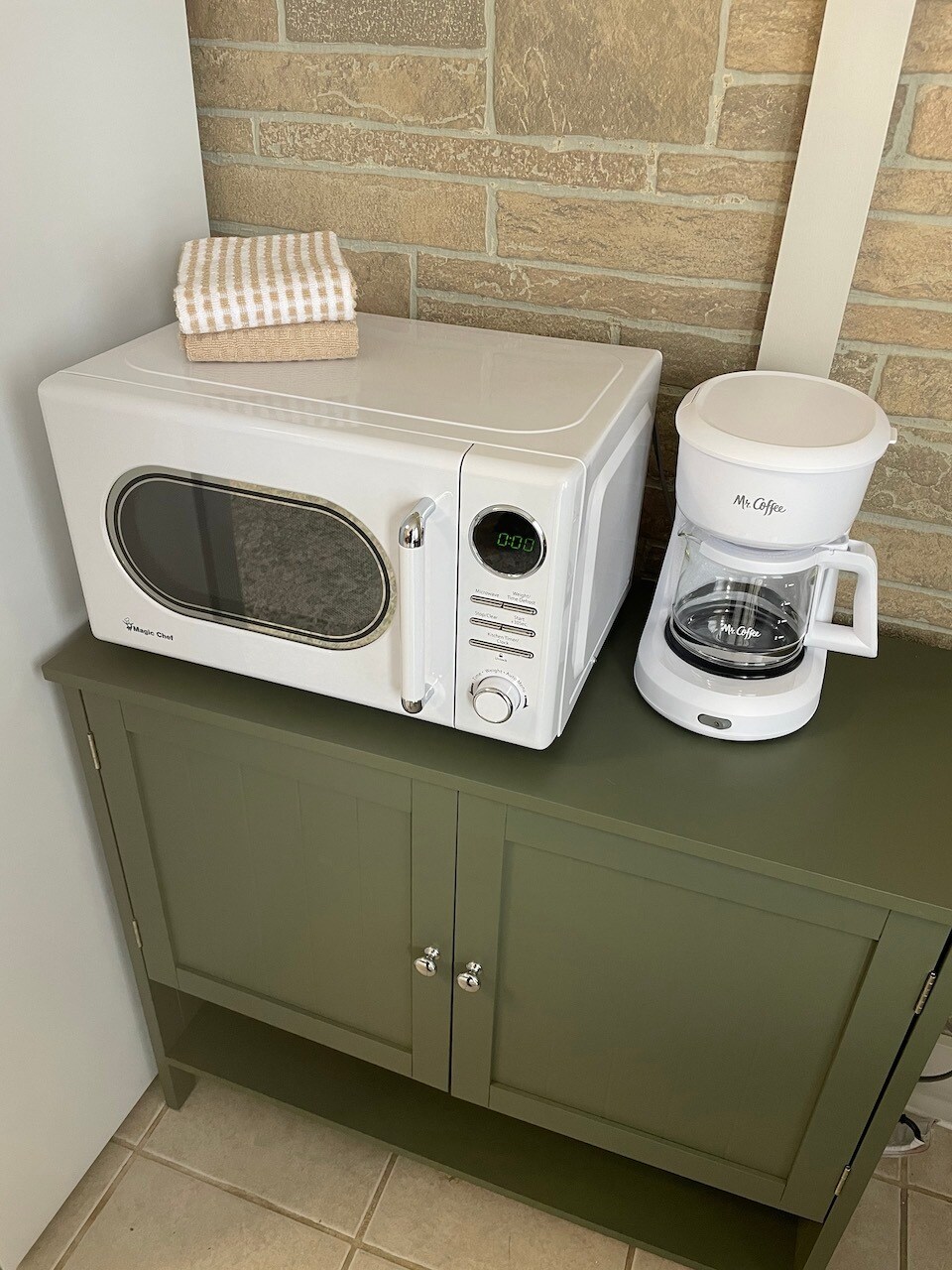 Building Photo - 107 Elyria St