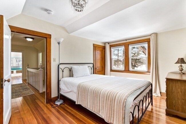 Building Photo - 115 Aspen Ave