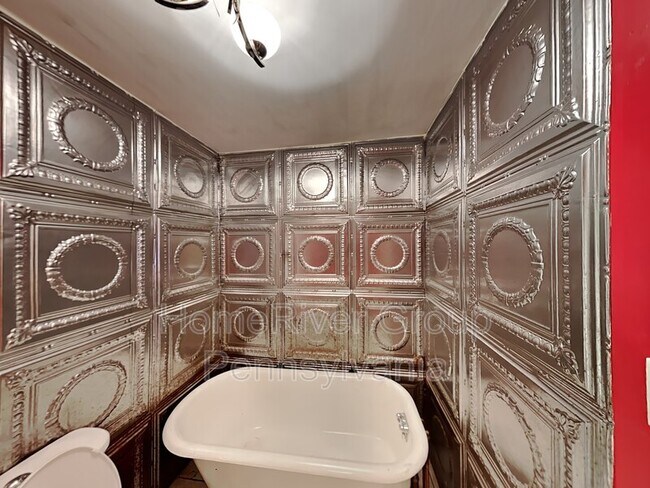 Building Photo - 1139 Ravine St