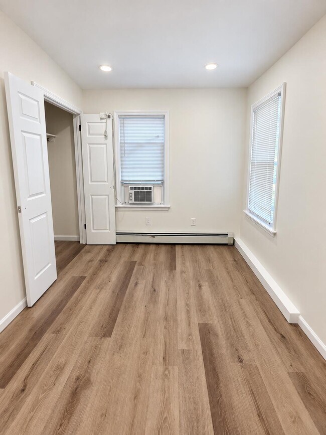 Building Photo - 877 Jaques Ave