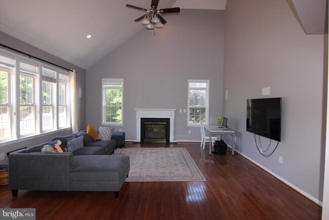 Building Photo - 25783 Fenian Ct