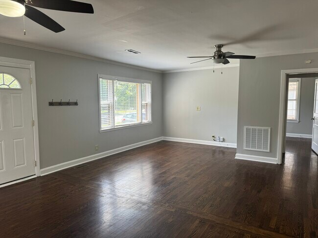 Building Photo - 5532 Kendall Dr